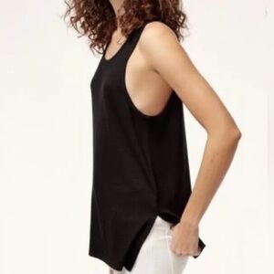 Wilfred Free black Ornella flowy side slit round neck tank top. Size M